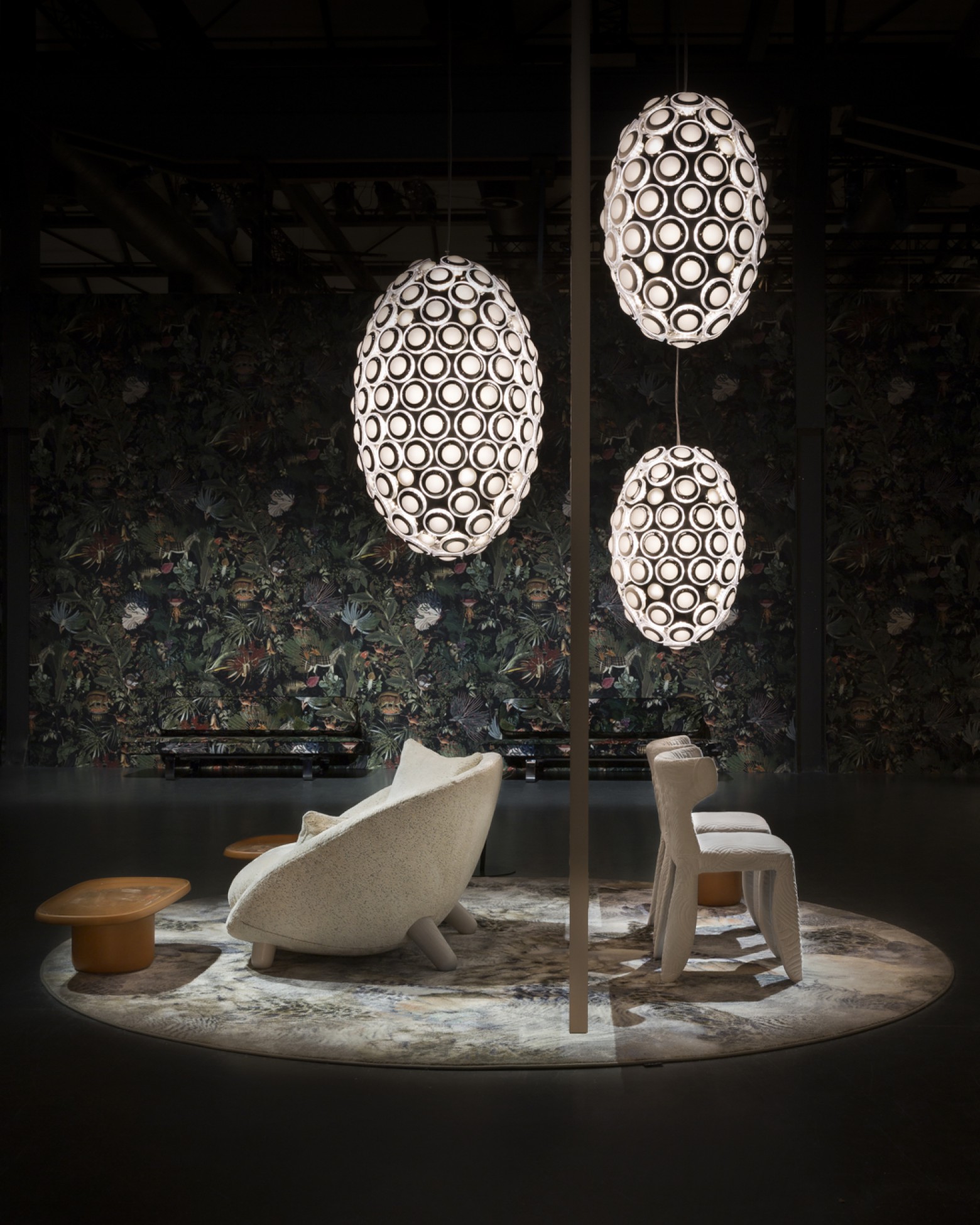 In collectie in 2 maten. Met solid LED en talrijke lenzen. Dimbaar  Victors Design Agency