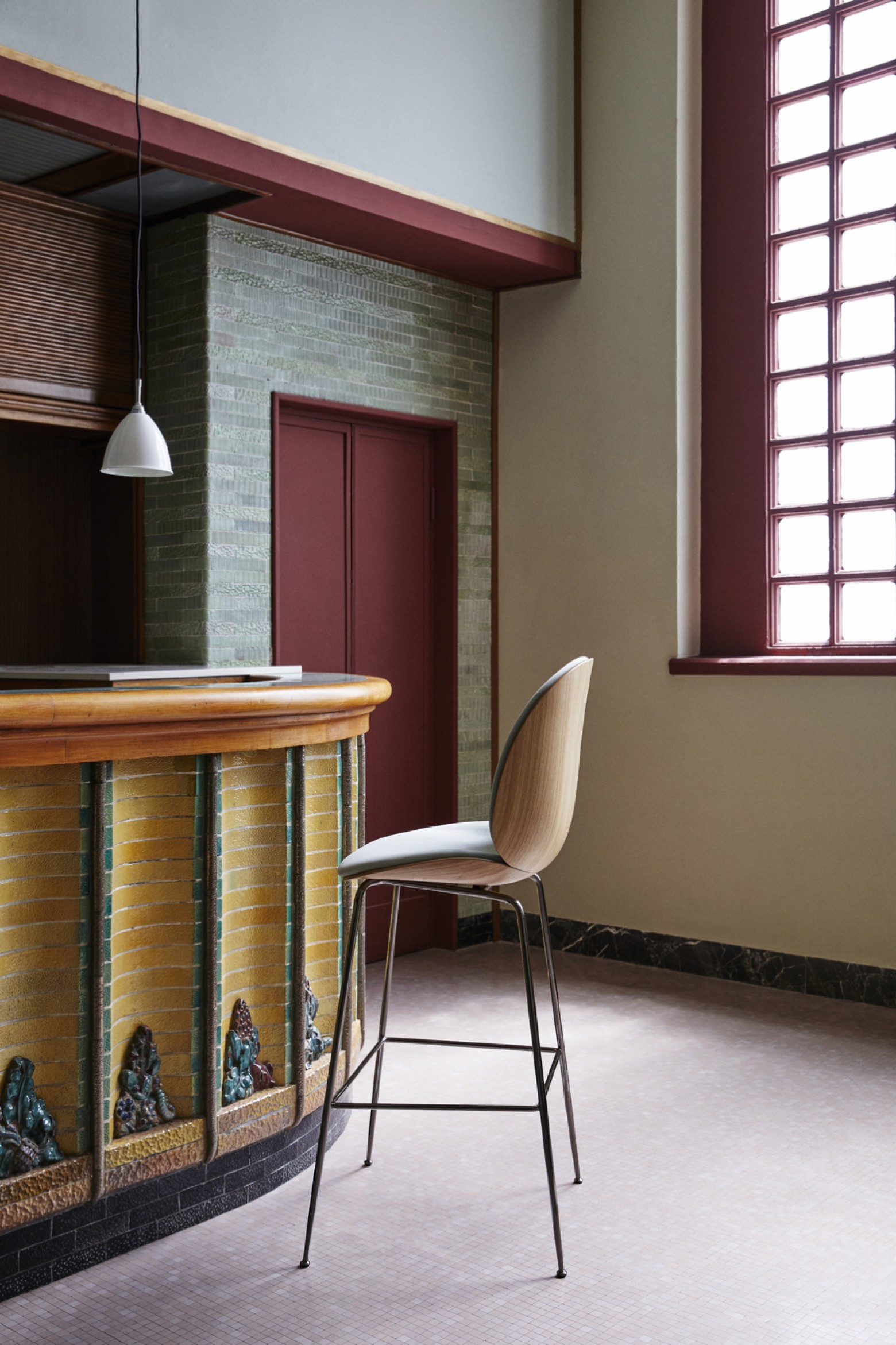 Beetle barstoelen met hoge rug: super comfortabel  Victors Design Agency