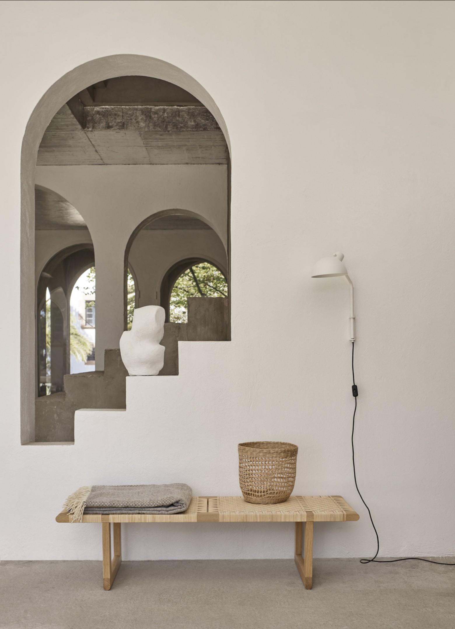 Borge Mogensen bank/ lage tafel met French cane weaving; tijdloze klassieker  Victors Design Agency