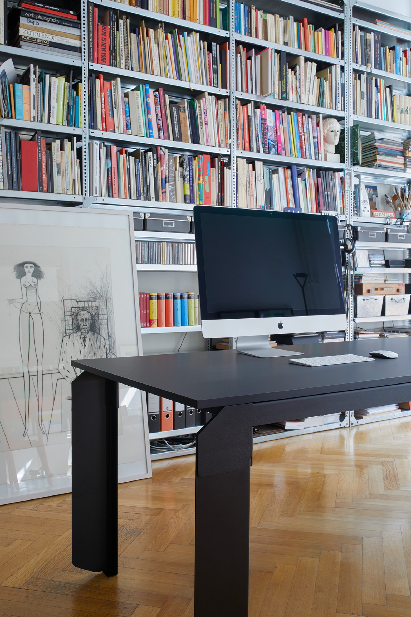 Novak Table Black in verschillende breedtes: 85 - 100 -120 cm Victors Design Agency