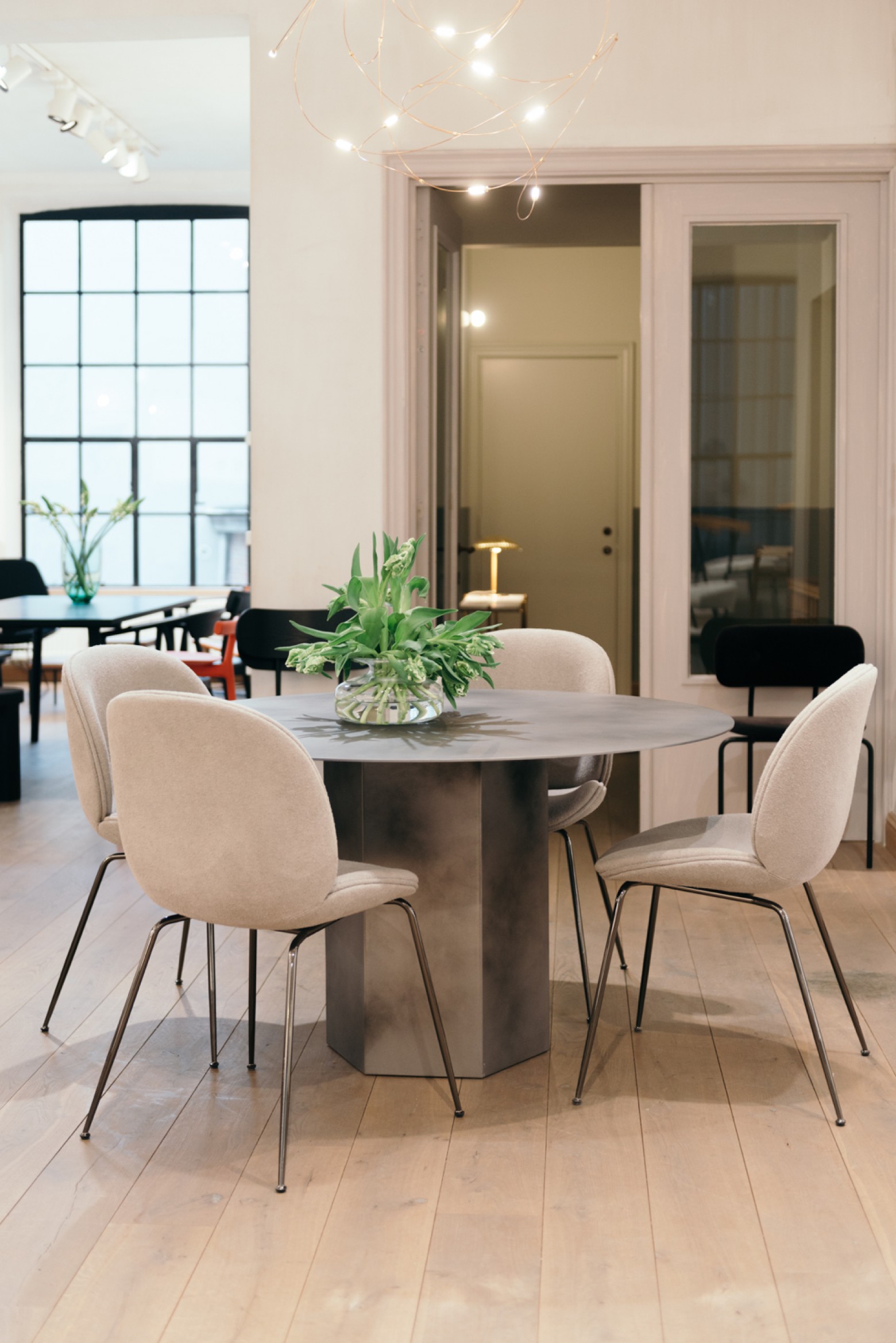 Welkom: EPIC staal: nieuw in de GUBI collectie  Victors Design Agency