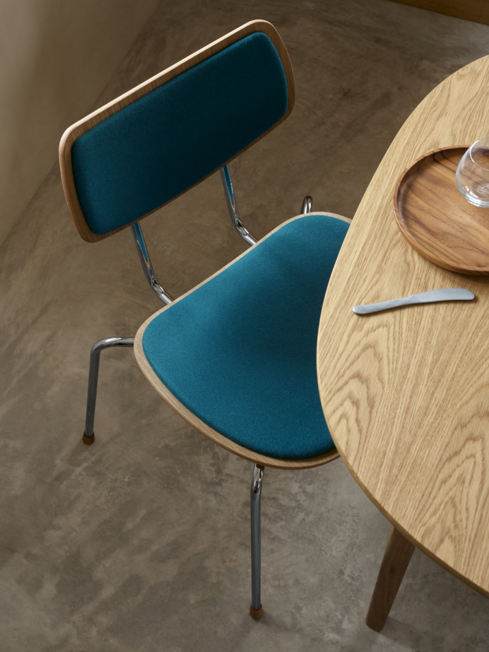 VEGA CHAIR, een ontwerp uit 1956.  Victors Design Agency