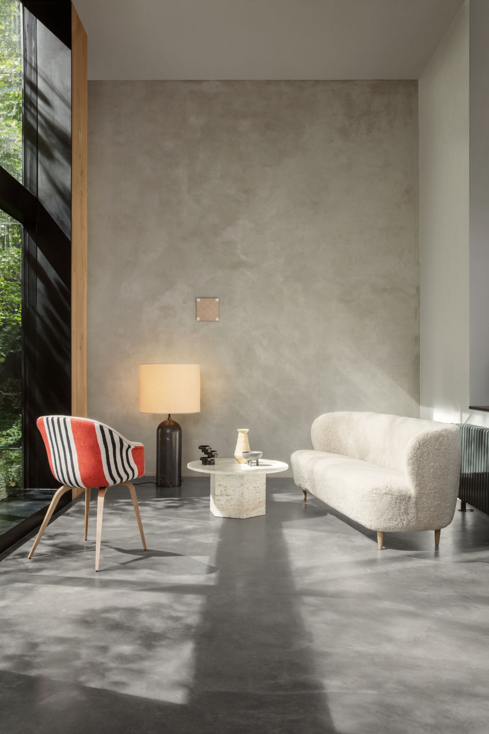 STAY Sofa 190 cm L in natuurlijk materiaal sheepskin....   Victors Design Agency