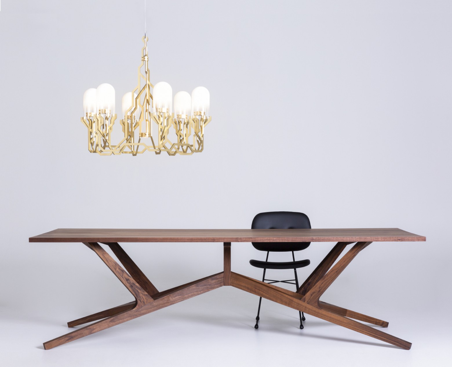 Liberty Table (260 x 110 cm), Plant Chandelier en Golden Chair - MOOOI Victors Design Agency