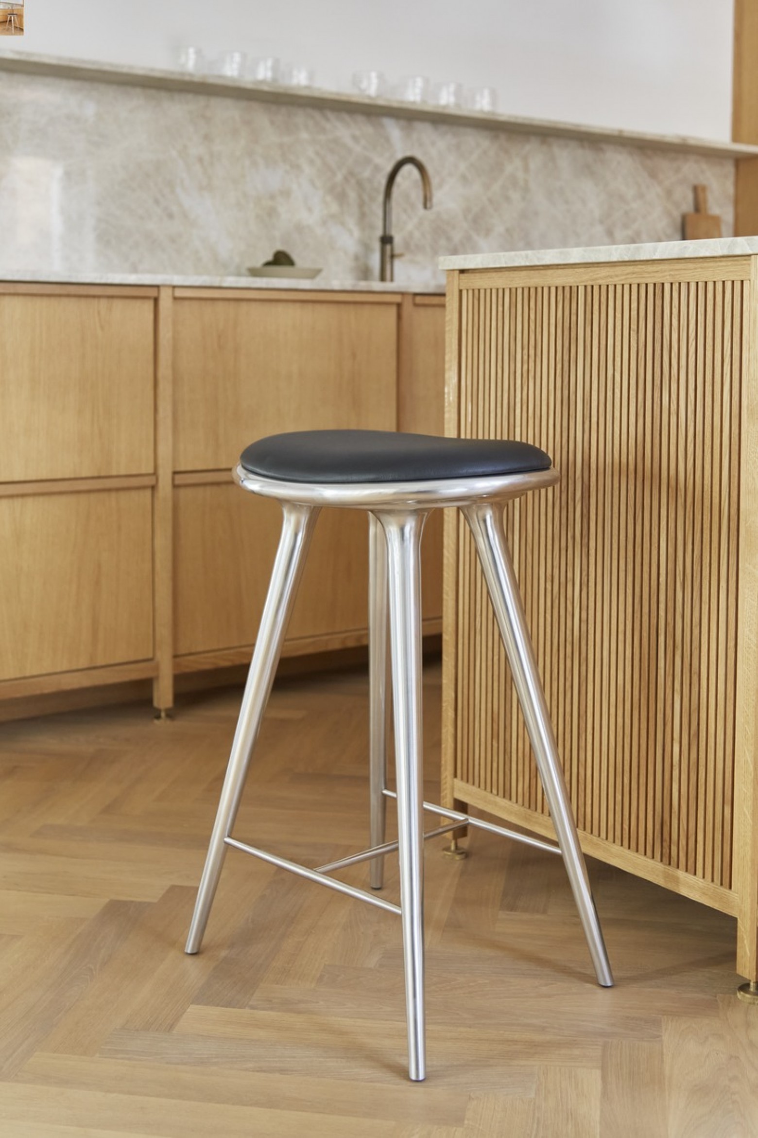 High Stool in aluminium, Mater Design: 15 jaar in collectie  Victors Design Agency