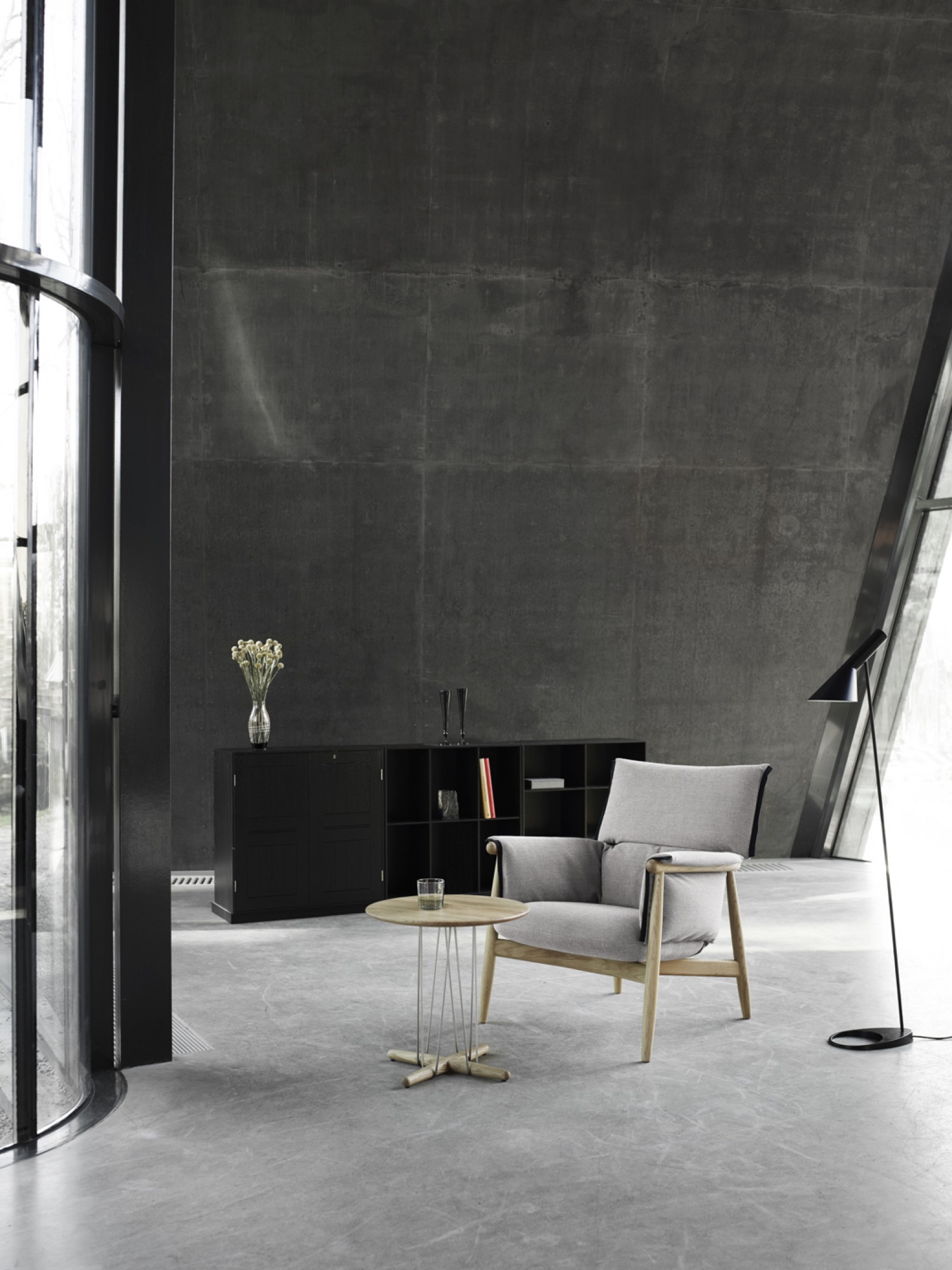 Embrace lounge char met Embrace coffee table (new) 