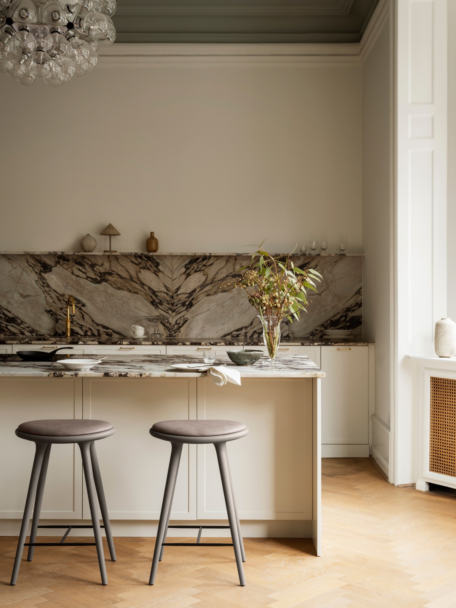 De High Stool collectie van Mater design in nieuwe uitvoering