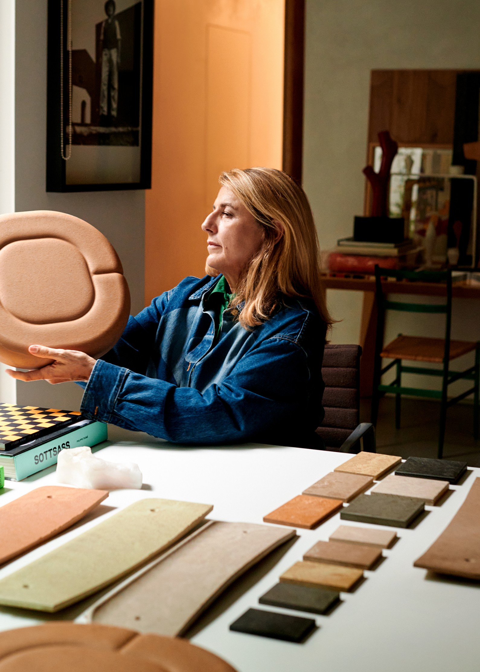 Patricia Urquiola aan het werk voor Mater design 