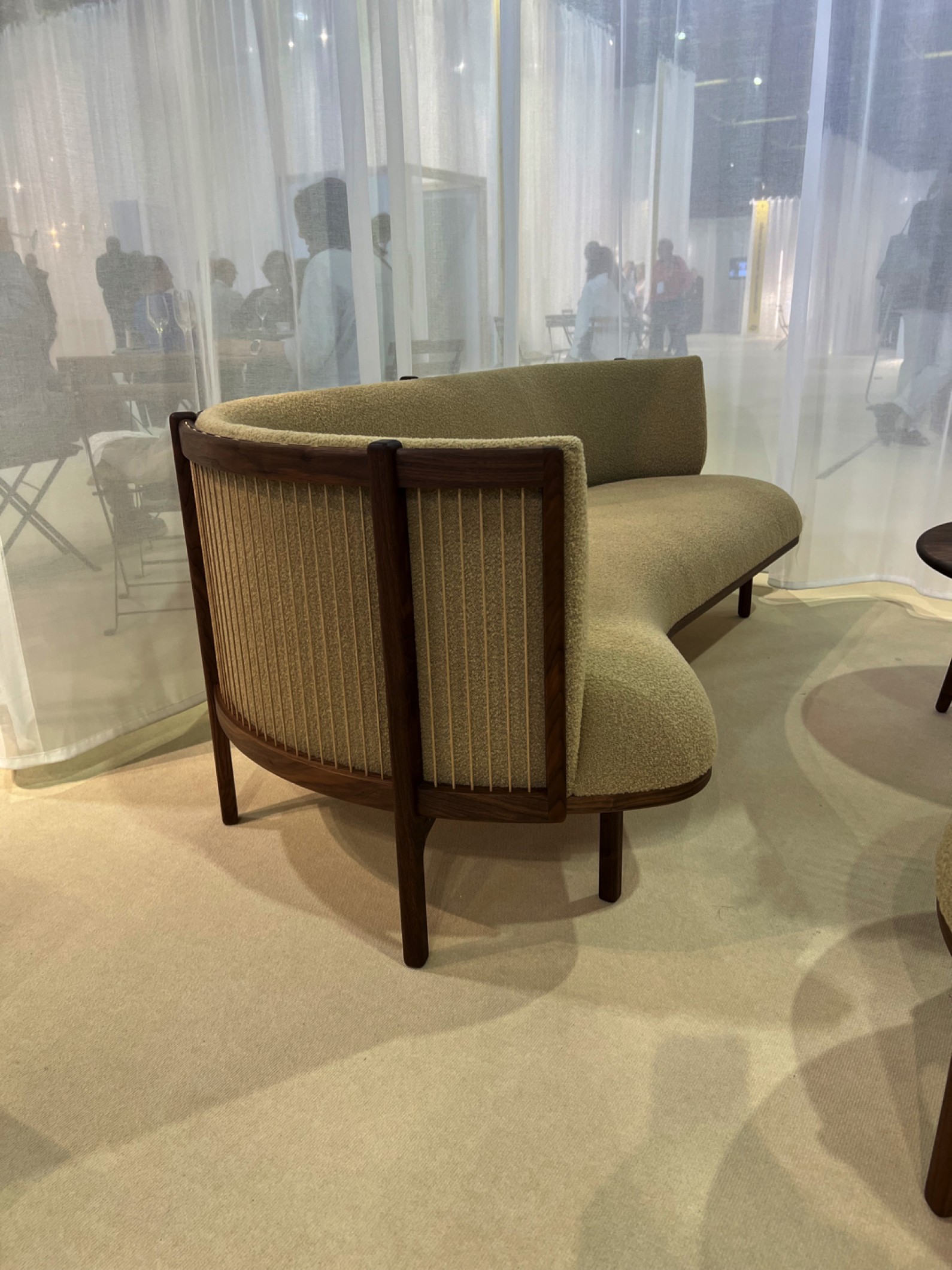 Bijzonder mooie rug en detaillering van de Sideways sofa 