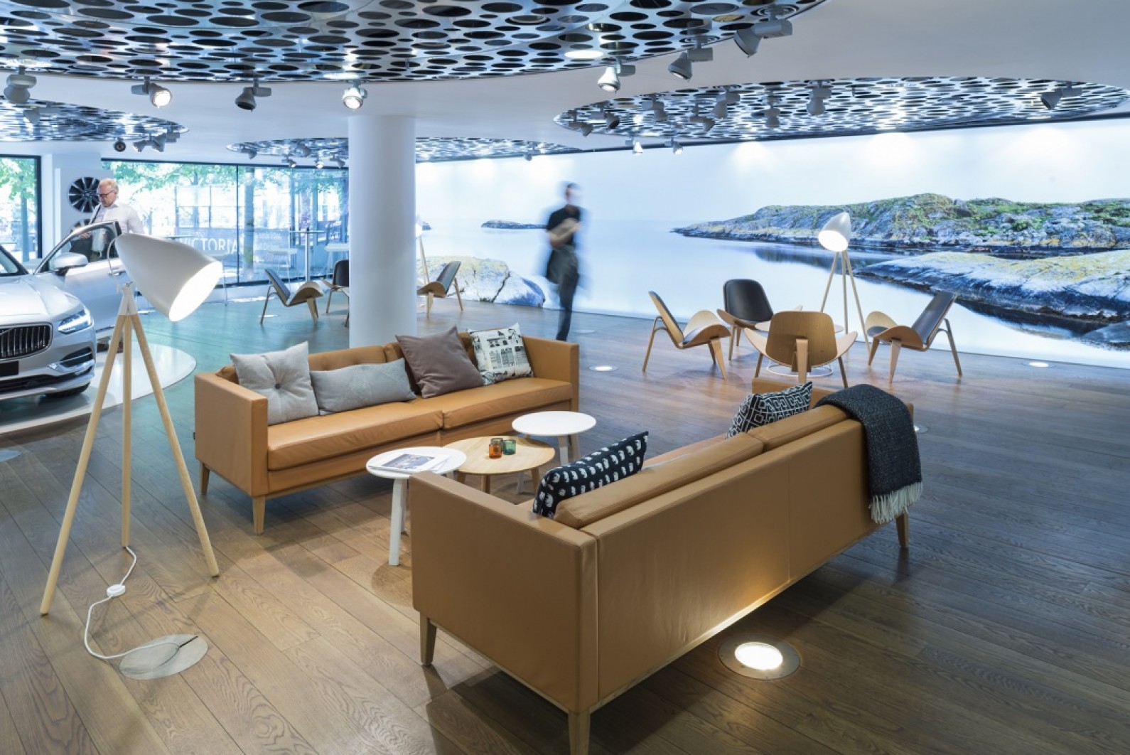 Madison sofa Swedese en Smiiley Chair CH&S bij Volvo 