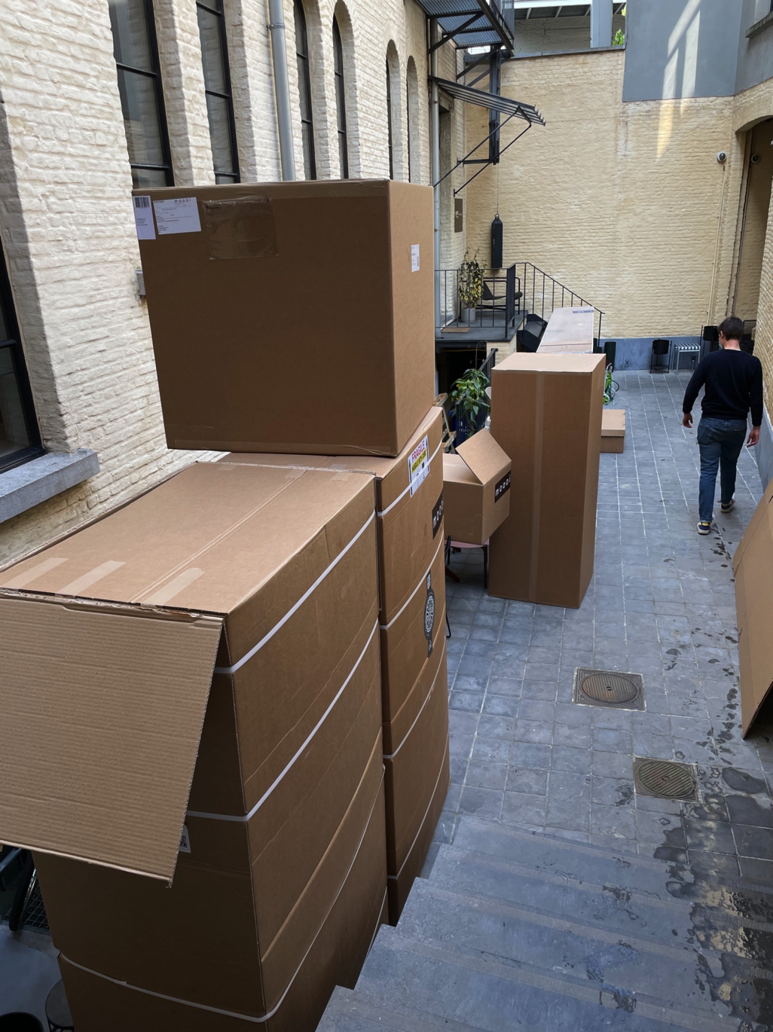 Under construction: Antwerp Design Days @ firstfloor gaest.design 