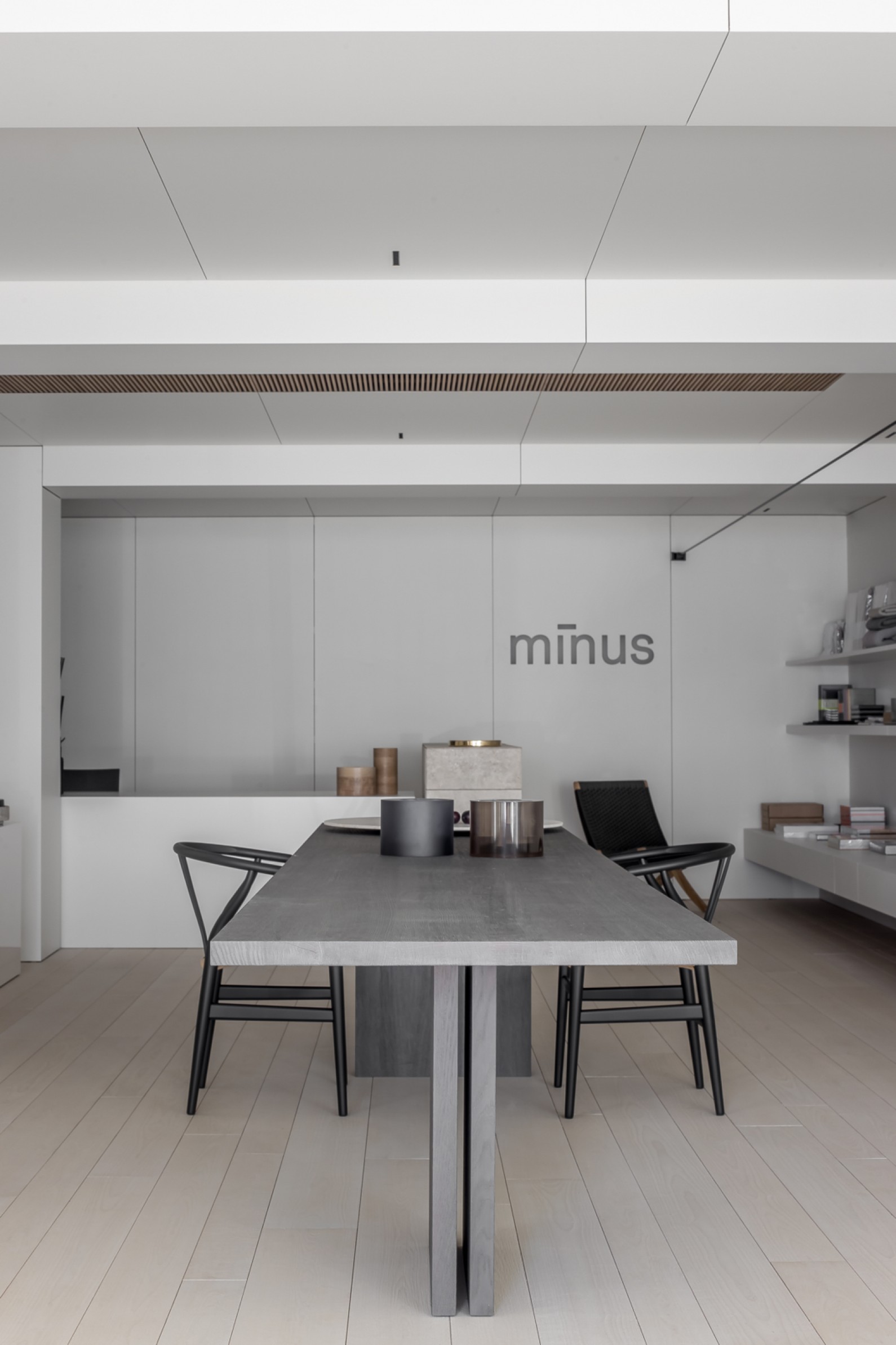 Minus concept store in Poperinge met de CH24 zwart 