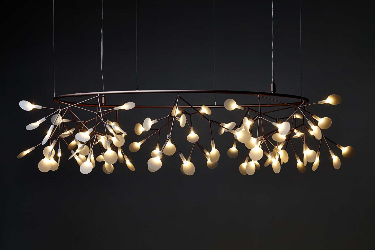 Succesvolle hanglamp HERACLEUM rond, collectie MOOOI