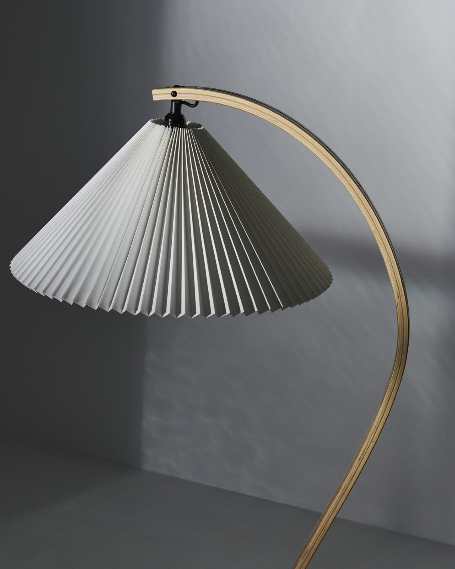 Kap in geplooid canvas.Timberline, Gubi collectie 