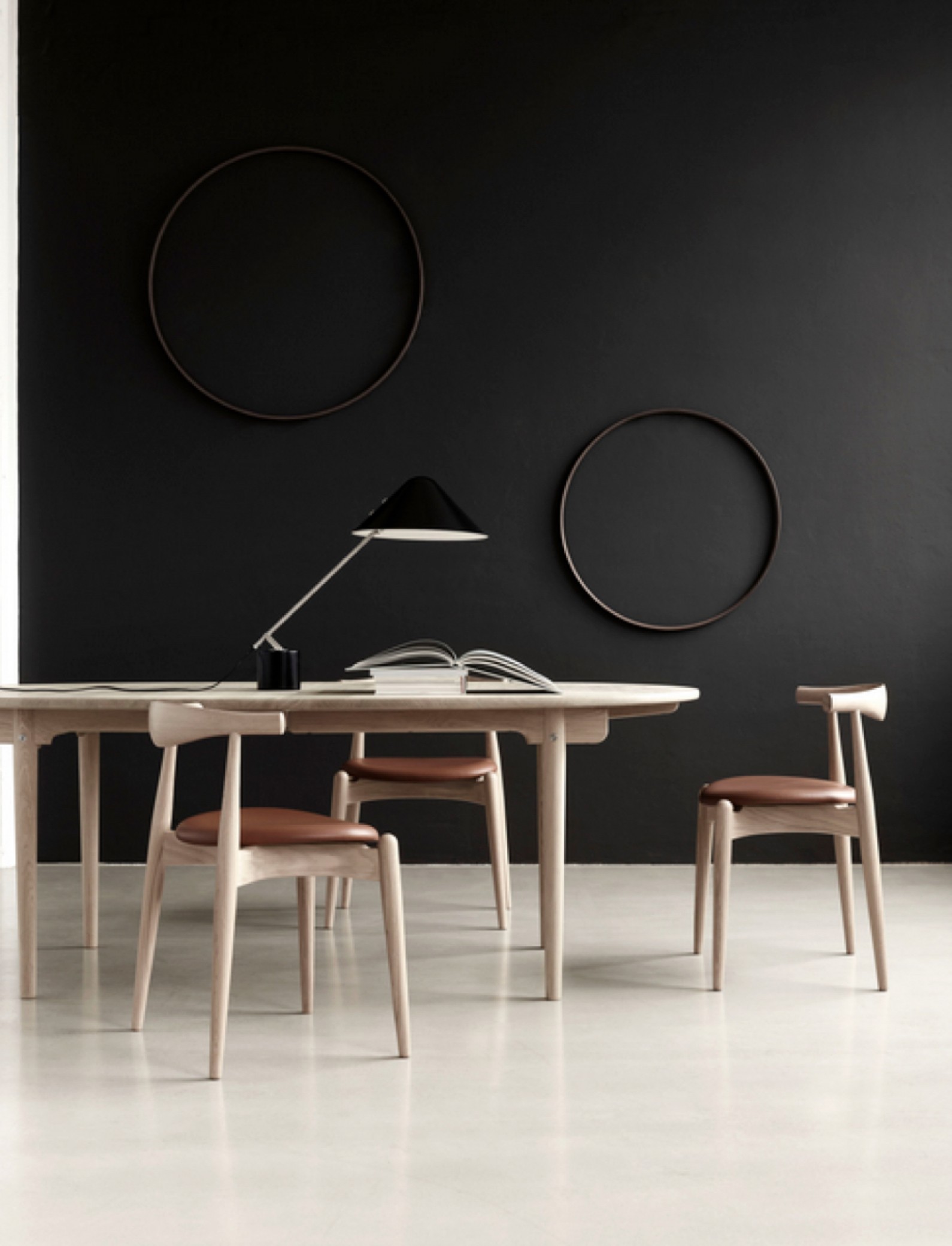Significante prijsdaling van de Wegner tafels bij Carl Hansen & Son 