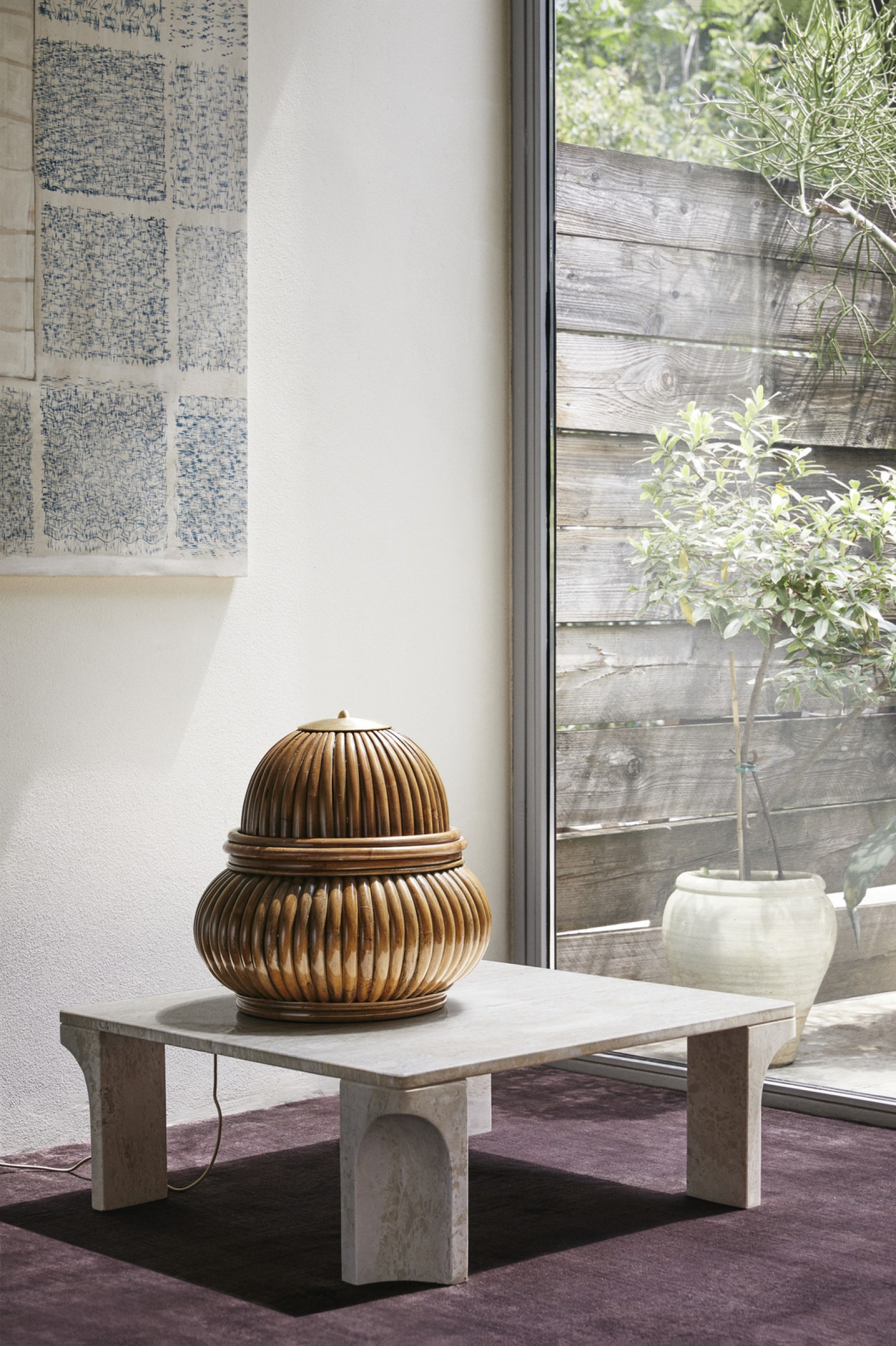 Doric table beschikbaar in travertin en Limestone