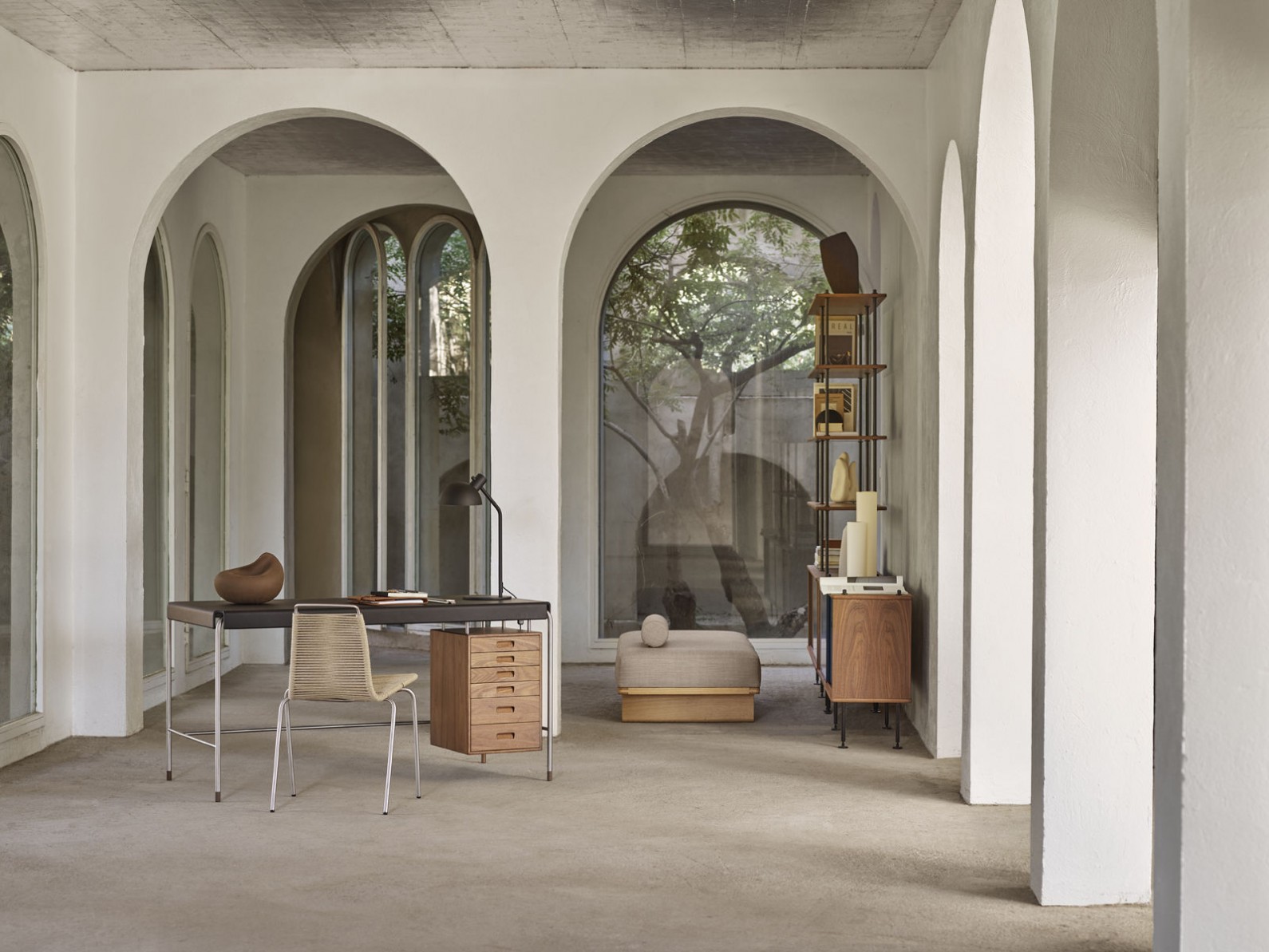 AJ52 bureau met PK1 stoel en Daybed