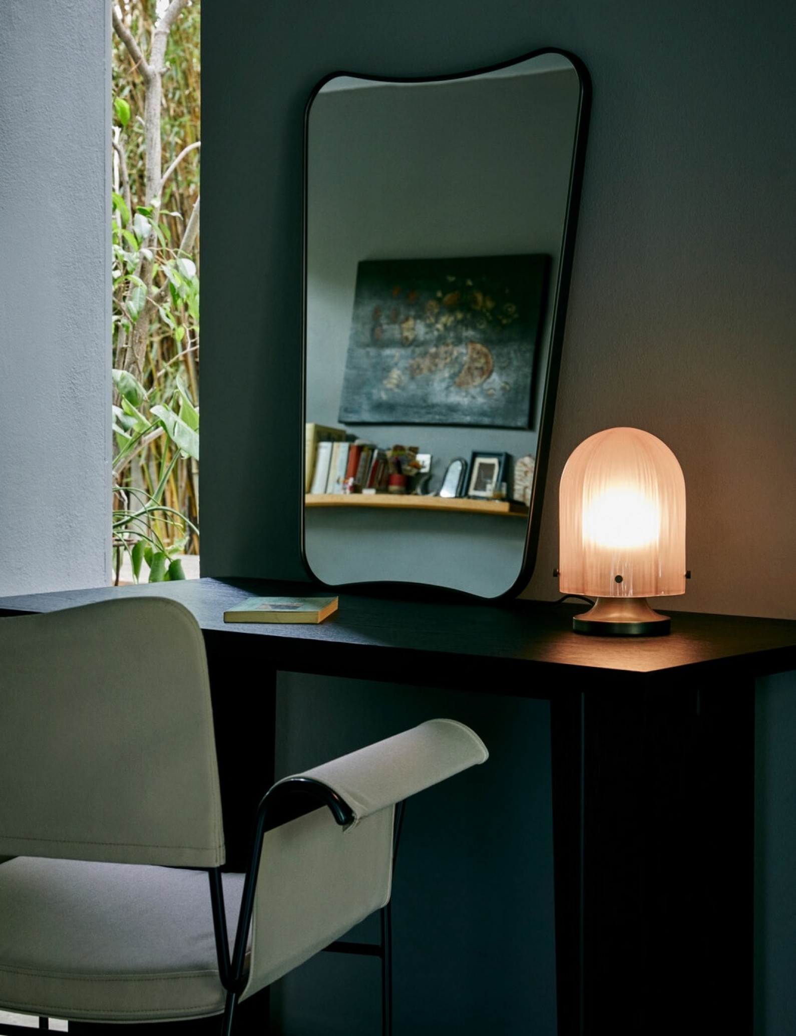 Seine tafellamp in Gubi interieur setting 