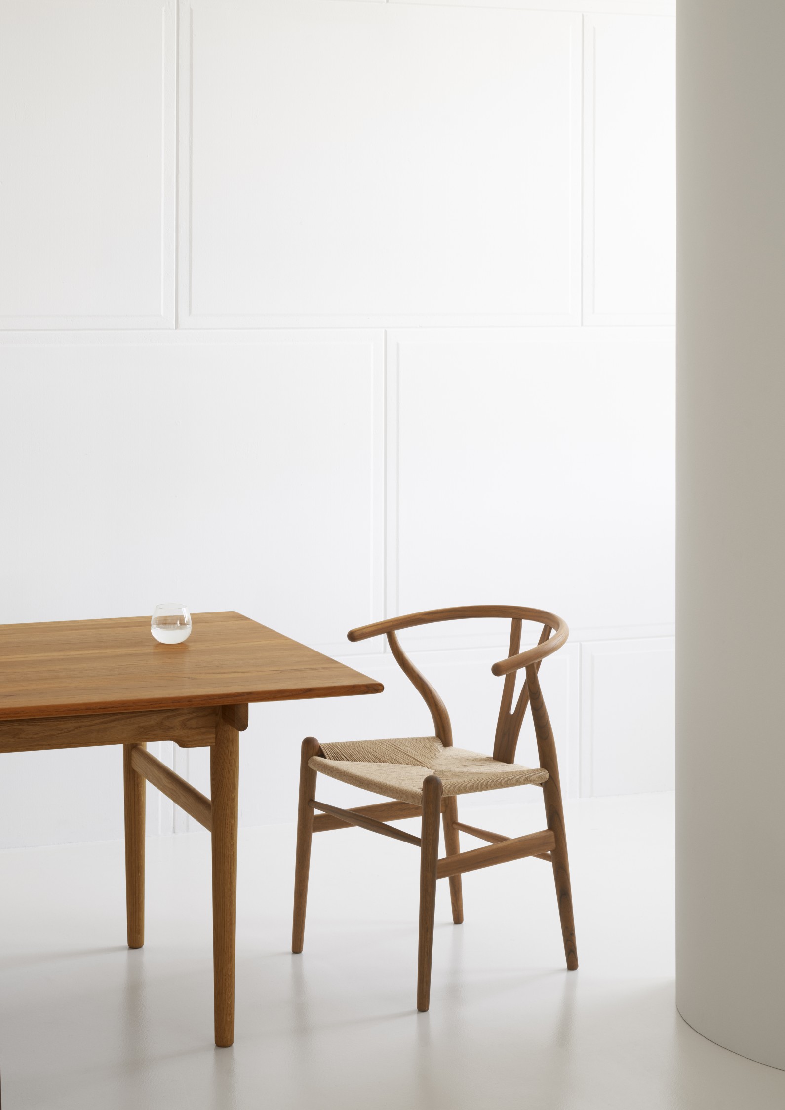 CH24, 1949 design. Zonder onderbreking in productie sinds 1950. Carl Hansen & Son 