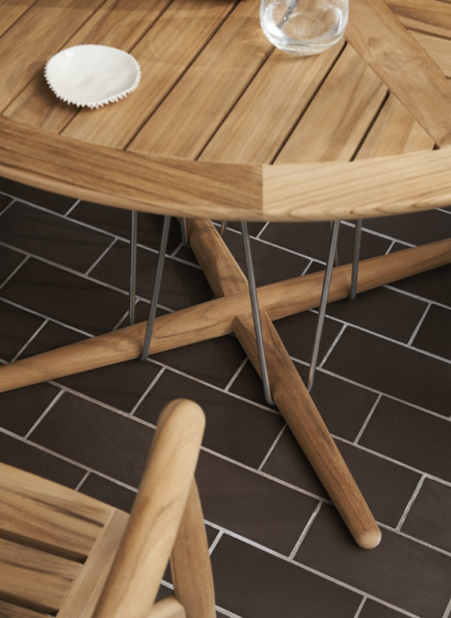 Embrace lounge table 