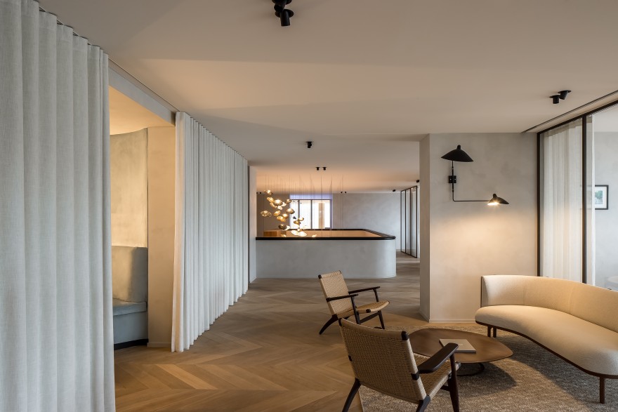 Almost 500 metres of hand-woven paper cord was incorporated into this iconic lounge chair