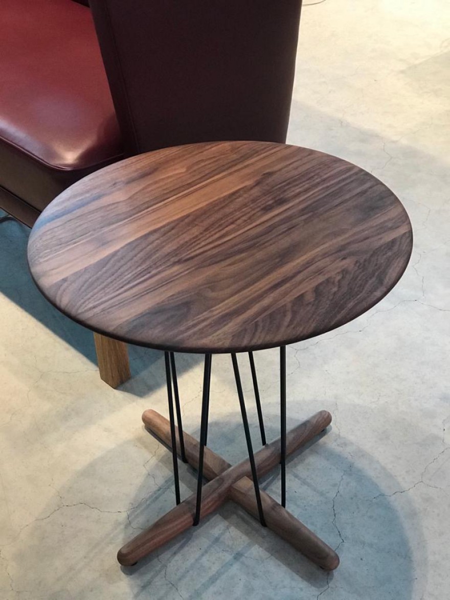 CH&S Embrace Lounge Table walnut