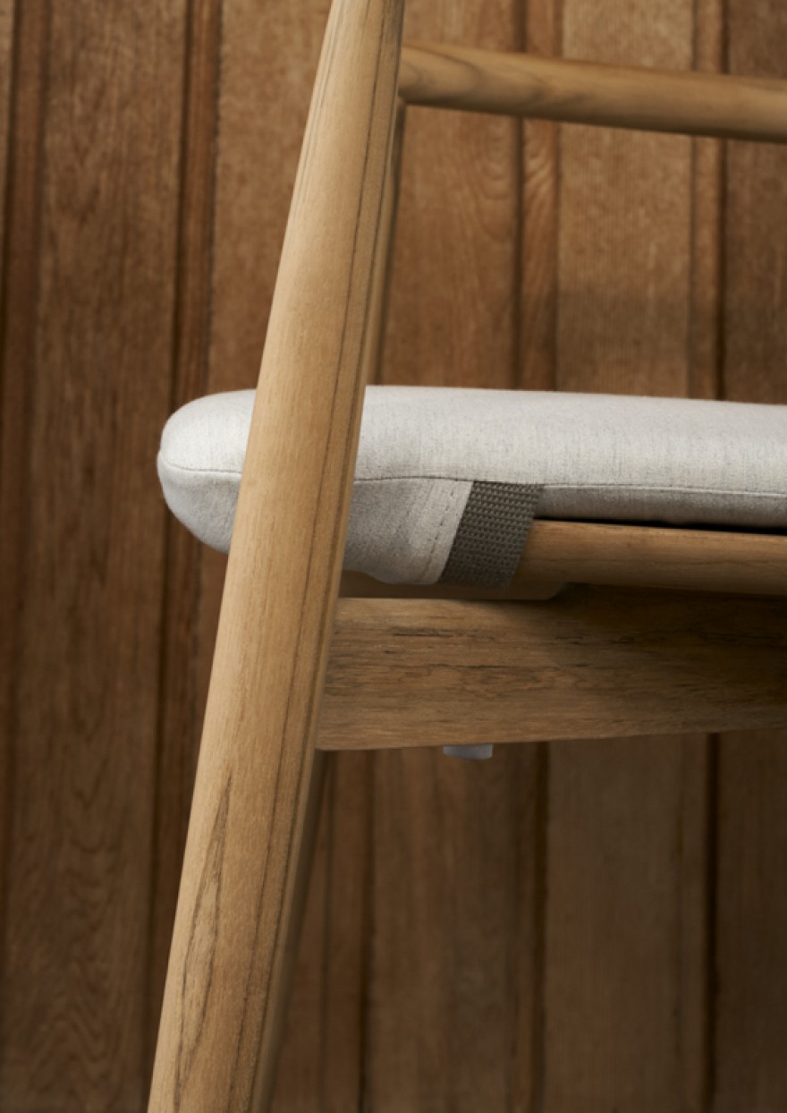 Detail van de Embrace outdoor chair 