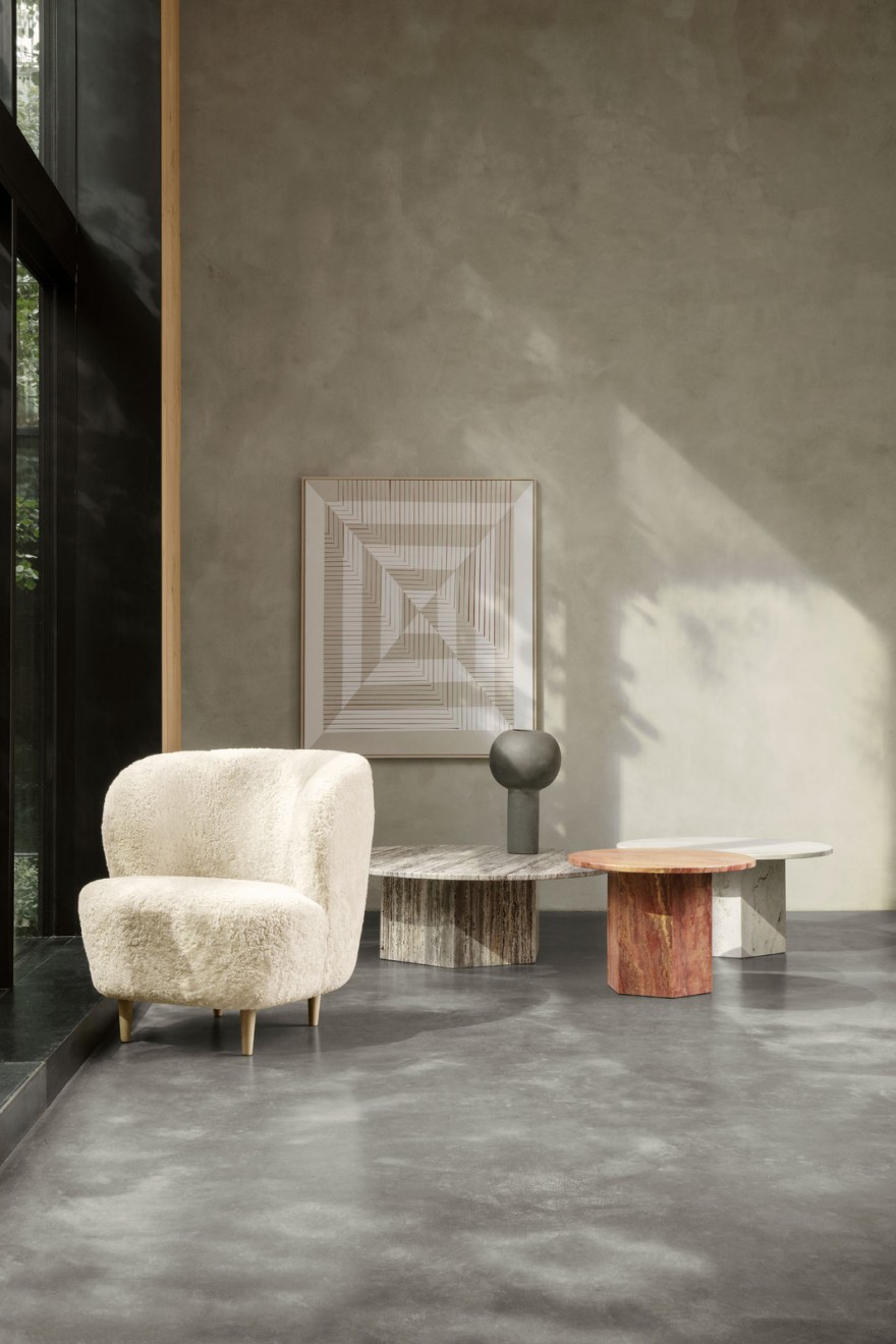Gubi Stay Lounge in sheepskin, Epic coffee tables 