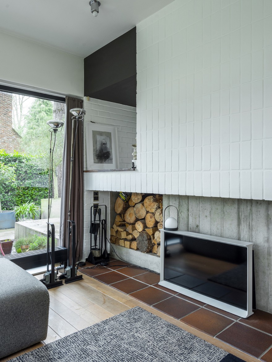Gepubliceerde foto met Serif TV van de Bouroullec's op de grond 