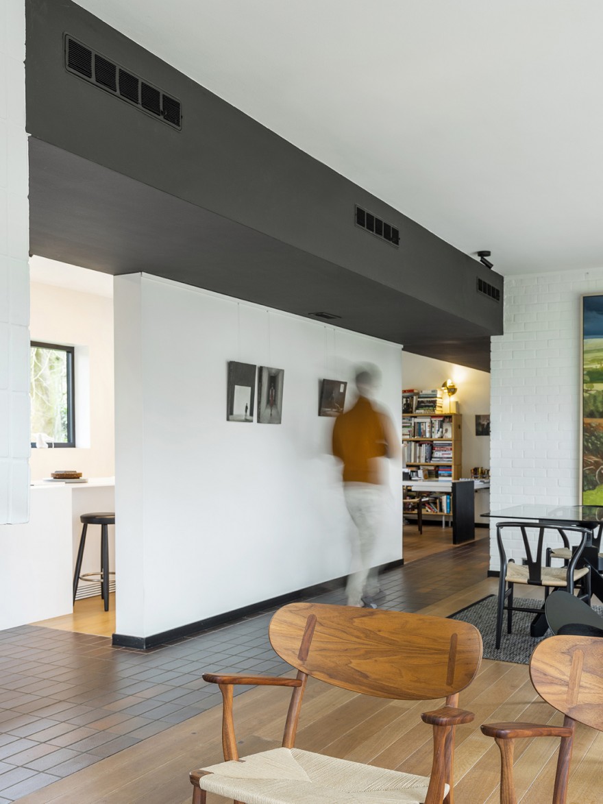 Kris Pieters in beweging op de centrale vloer in de woning + CH22 