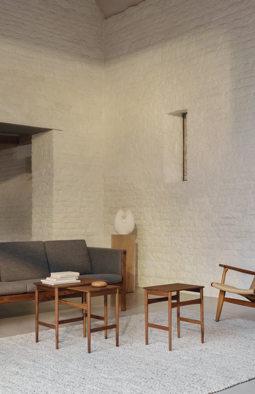 Nesting Table in notelaar; een creatie uit 1952, Hans J Wegner  
