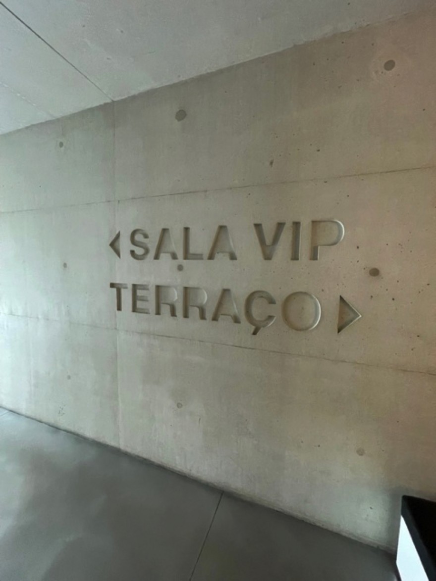 Beton, aluminium en glas (of plexi):  de 3 basiselementen van Casa da Musica, Porto 
