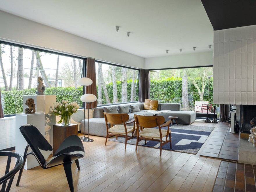 Zit- en eetkamer hoek met de CH23, CH07 en CH24 