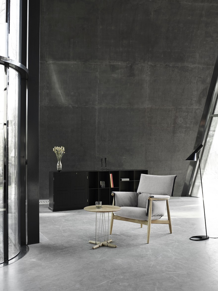 Embrace Lounge chair met E021 Lounge Table 