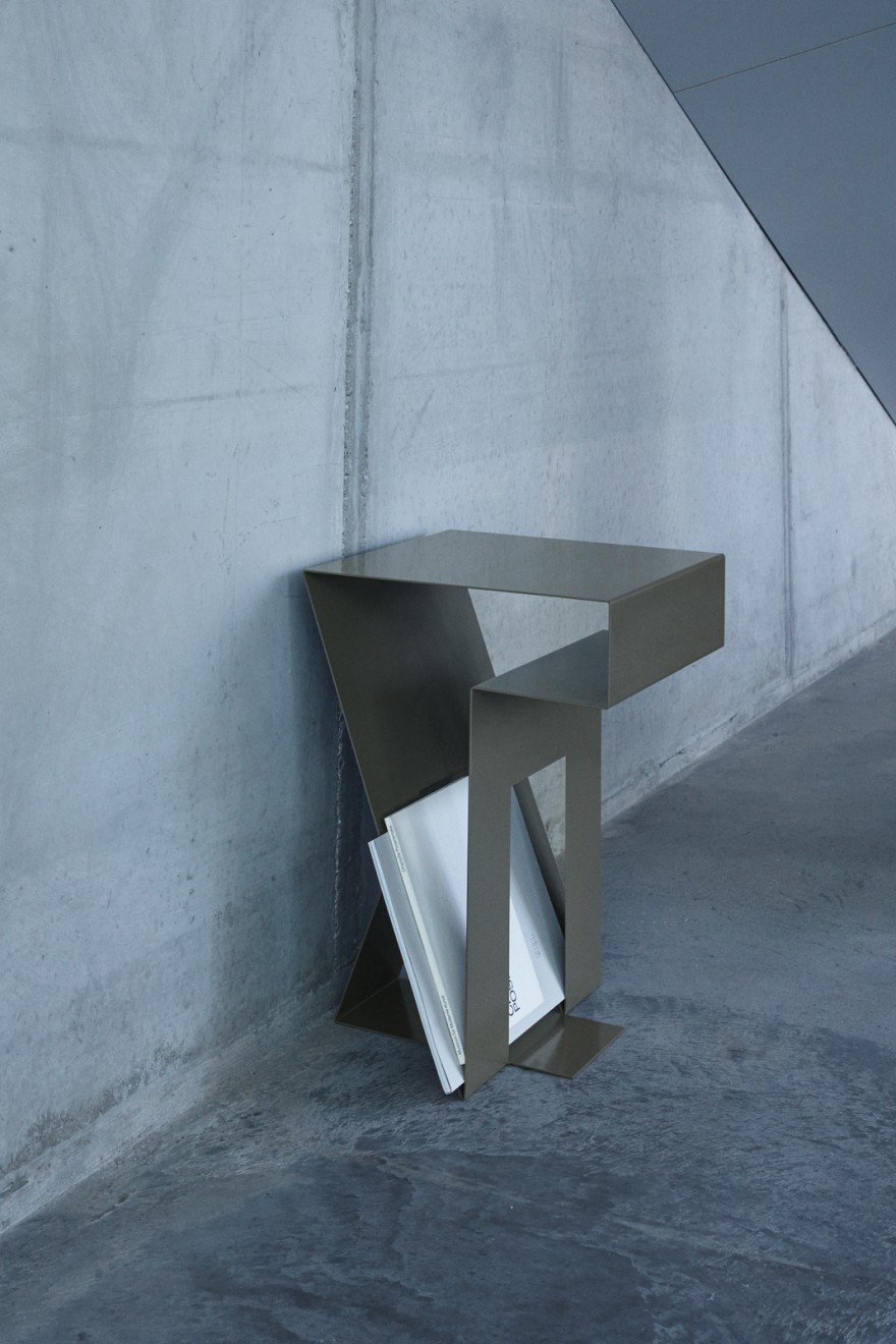 Olijf jleurige Neumann bijzettafel (H50 cm x 35 x 35 cm)