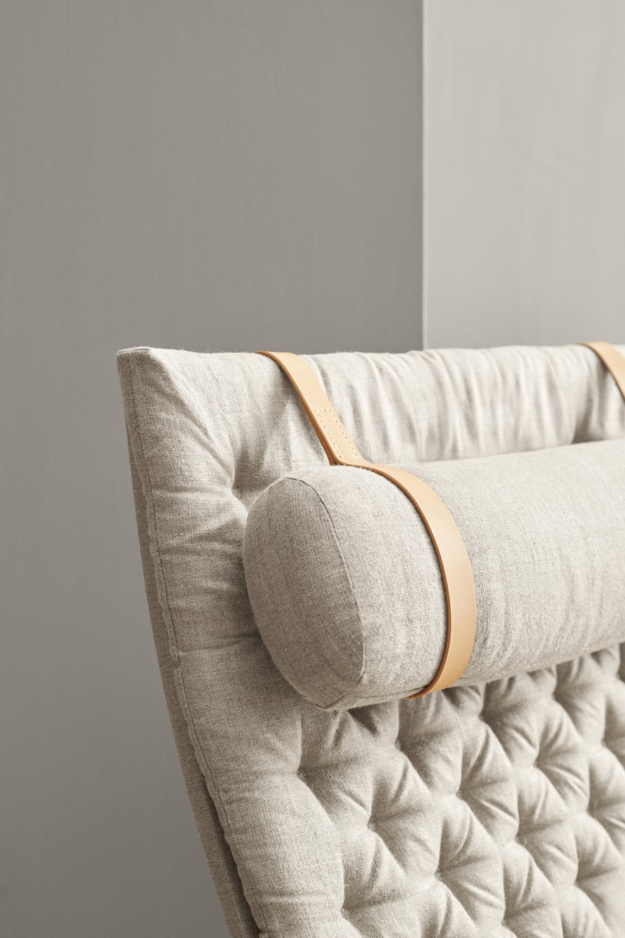 Detail Plico chair FK10 met hoofdkussen 