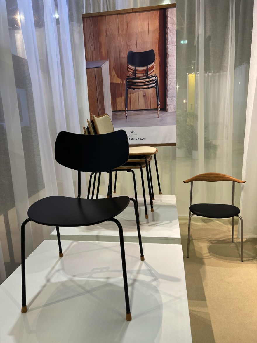 VEGA chair, 1956 design, Vilhelm Lauritzen Architects. Van 389 Euro excl BTW     