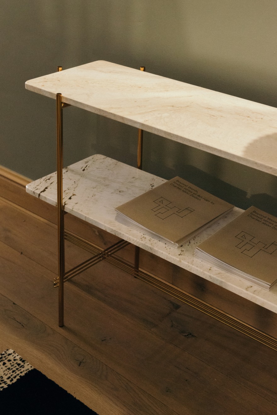 Detail TS console met travertin top - Gubi collectie 
