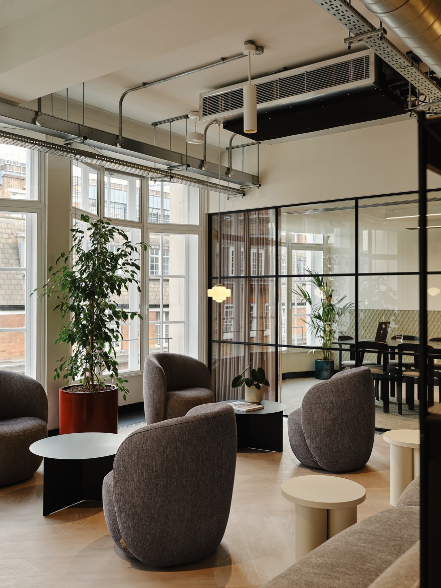 Ovata lounge chair L in een project 