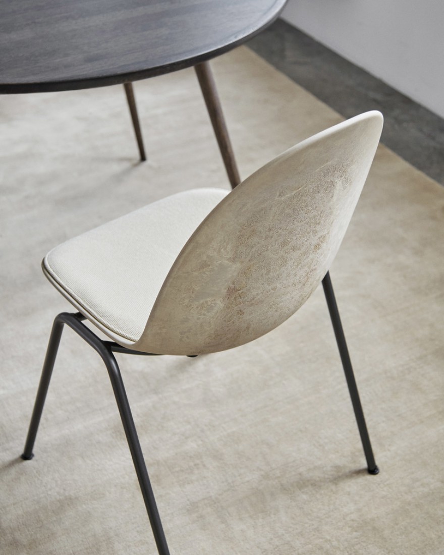 Fauteuil Eternity en café, déchets et lumière. Avec tapisserie en option 