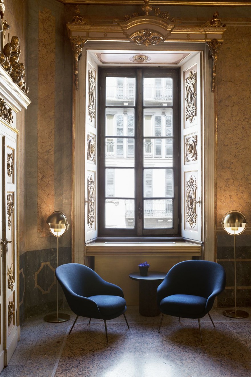 Multi Lite Floorlamp - All Brass (met Bat lounge low backrest)