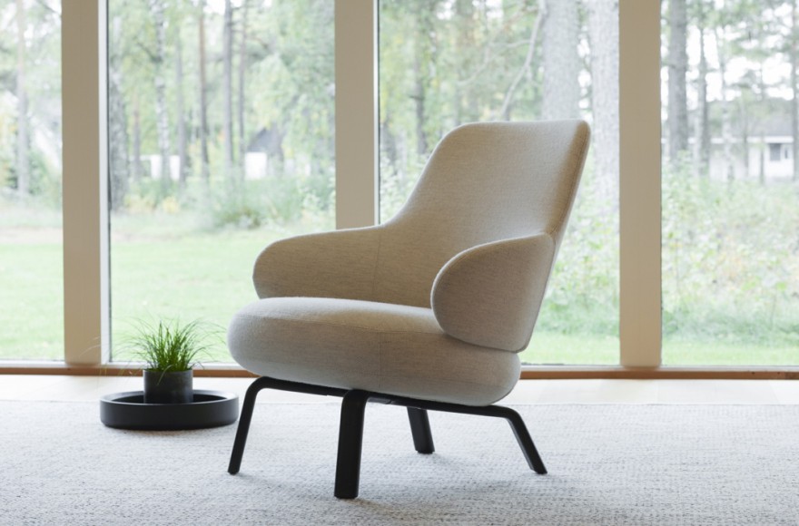 Pillo, Swedese collectie, op houten poten