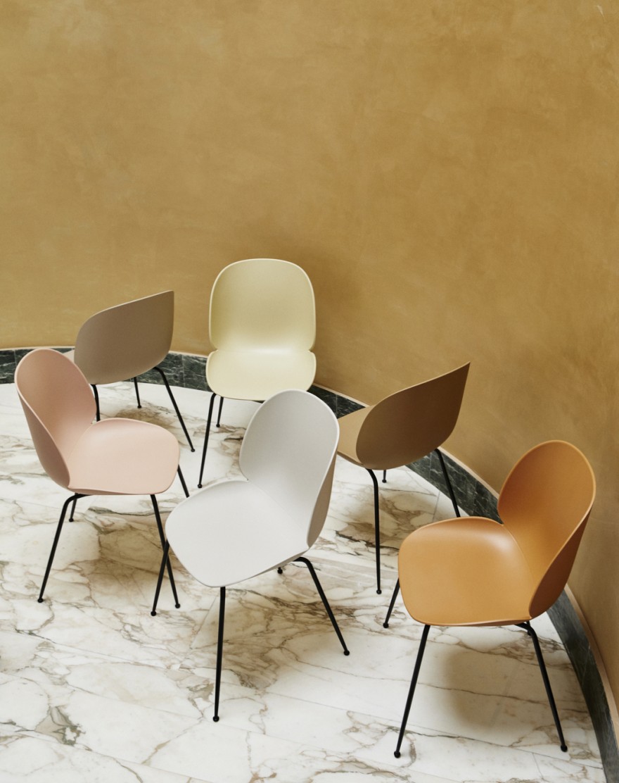 De betaalbare Gubi chair in kunststof 
