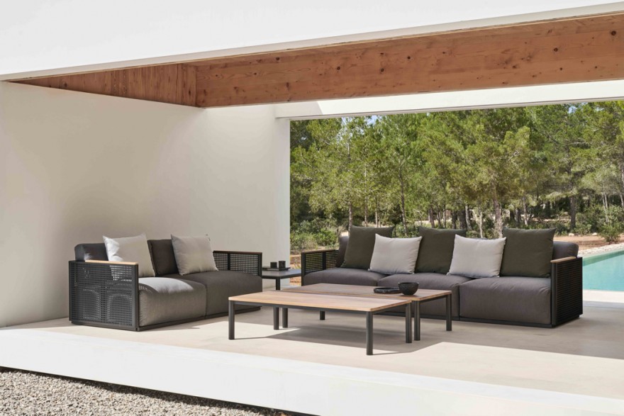 Bosc 2- seat & 3-seat Sofa Black met Iroko armleuning