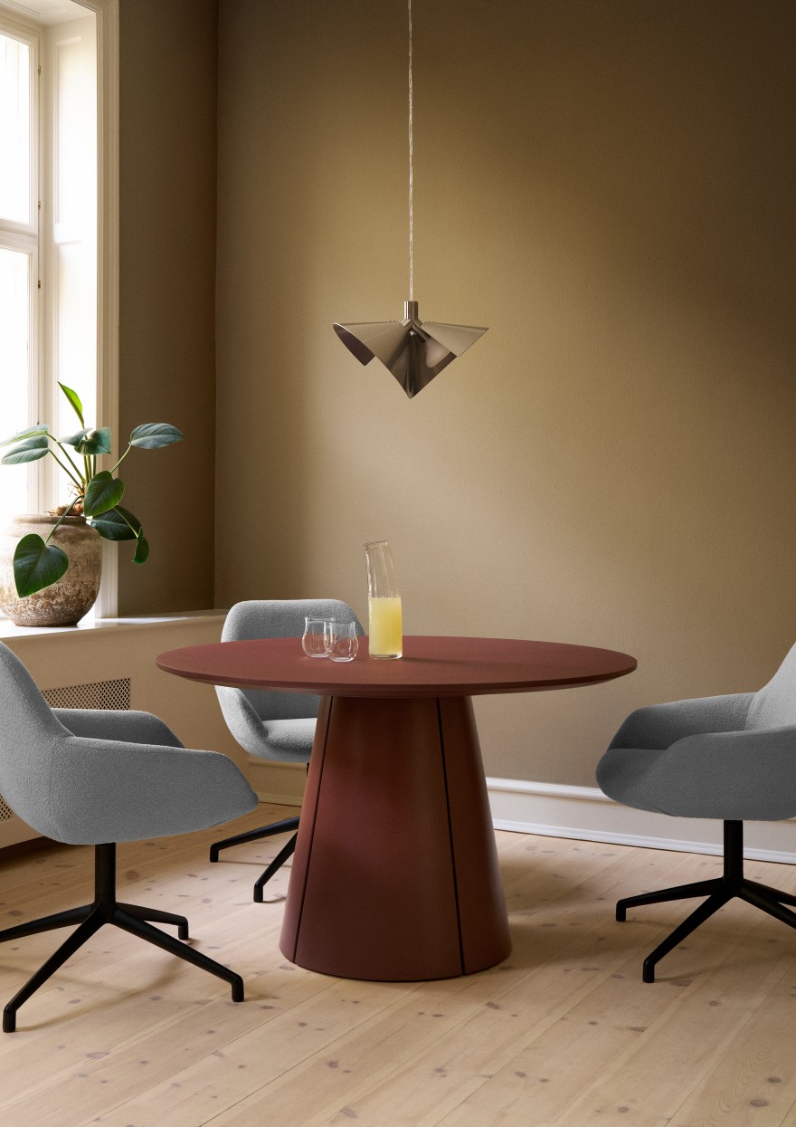 Nieuwe TRIM tafel: 2 ronde maten en 2 ovale maten 