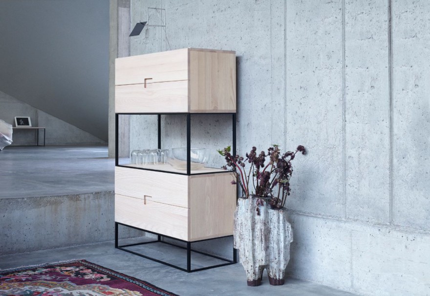 Zwart frame, essen houten kasten 