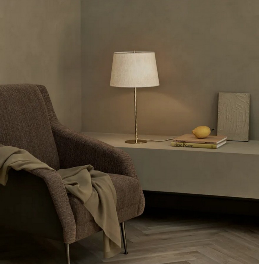 9205 Table lamp (GUBI) - PHOTO SOUS EMBARGO 
