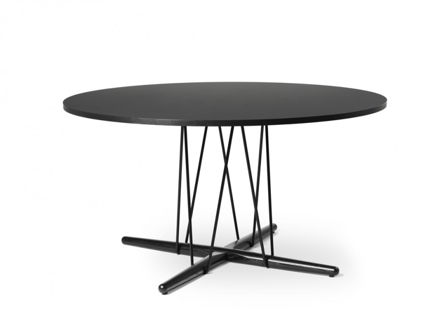 E020 Embrace Table: ø139,5 - hoogte 74 cm