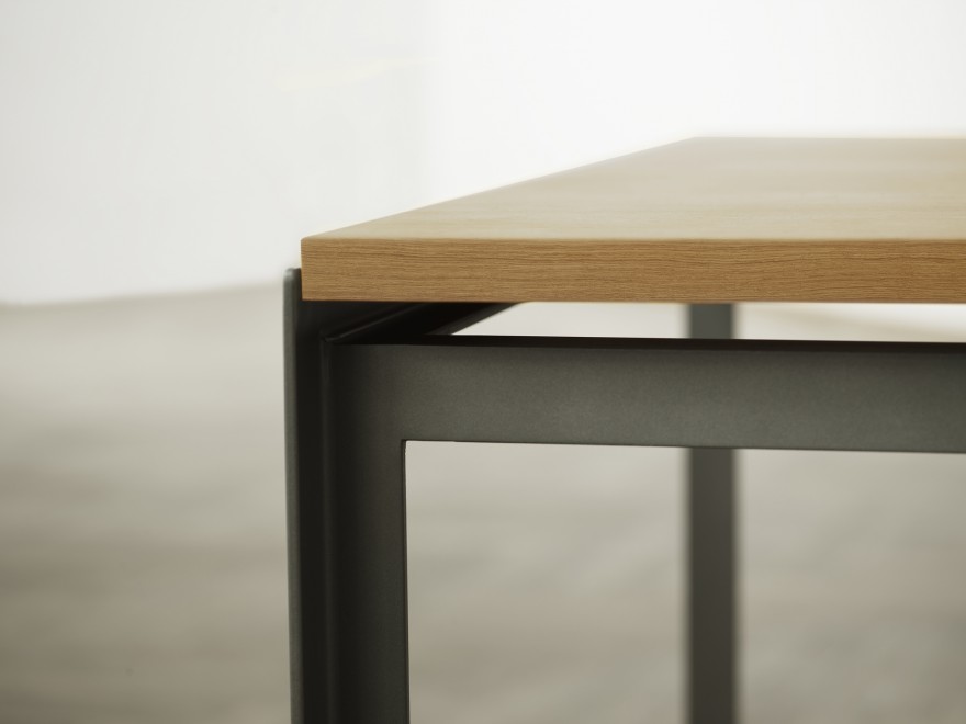 Detail van de Poul Kjaerholm Tafel, 1955 desig, Carl Hansen & Son  