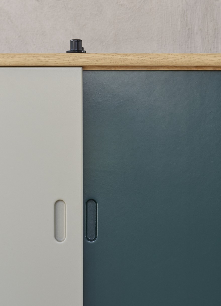 Keuze uit 5 kleuren voor de fronten van de kasten (foto: grijs en blauw) 